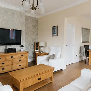 Barwick - Spacious 2 Bed With 2 Floors Located In Scarborough, Great For Family Trips! Apartment